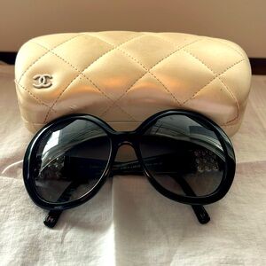 Chanel Black Frame Gradient Tint Pearl Sunglasses - 5159-H
